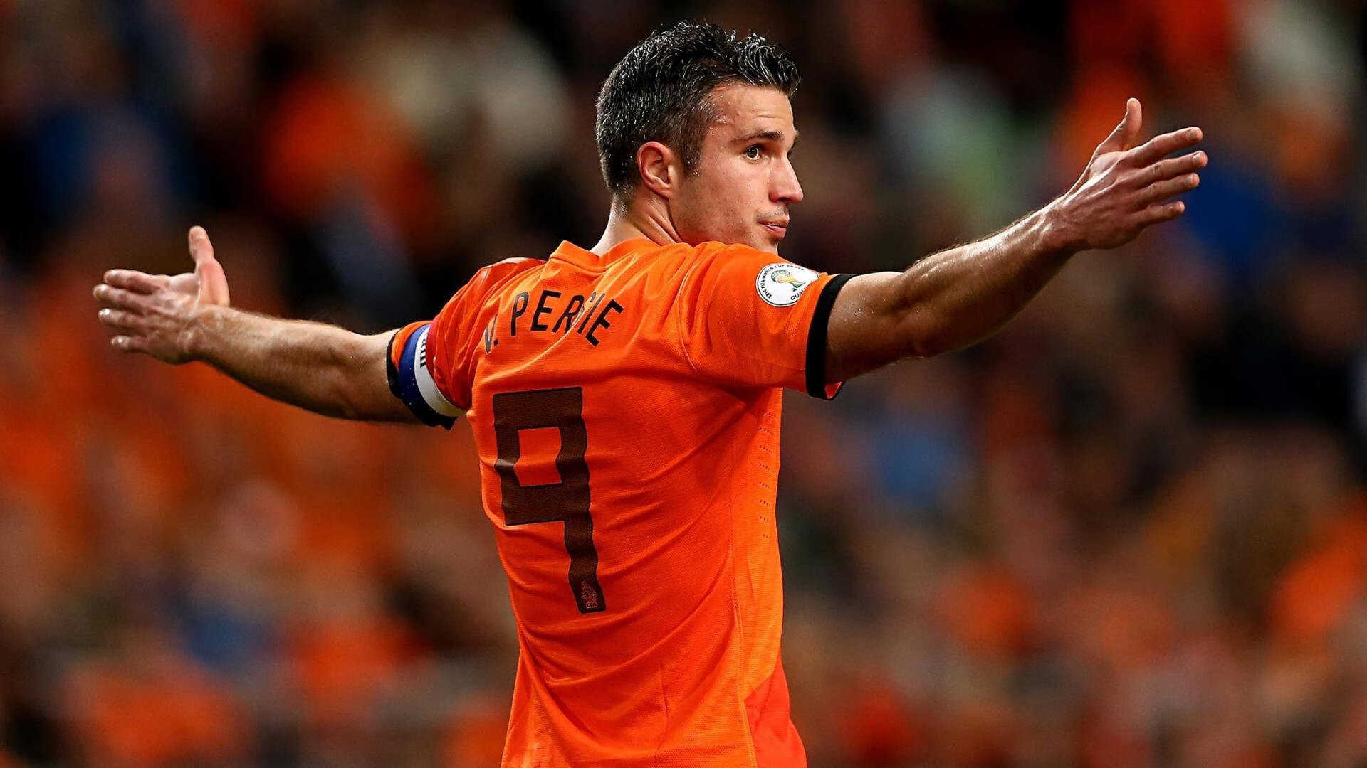 国足主场迁至成都气氛火爆，国足拍成