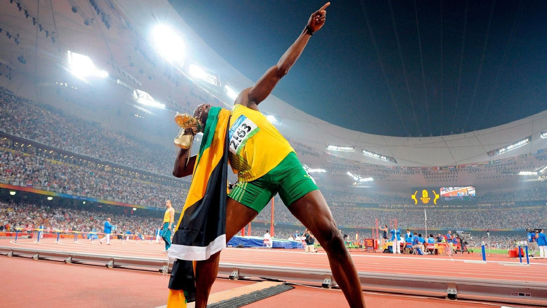 国足主场迁至成都气氛火爆，国足拍成