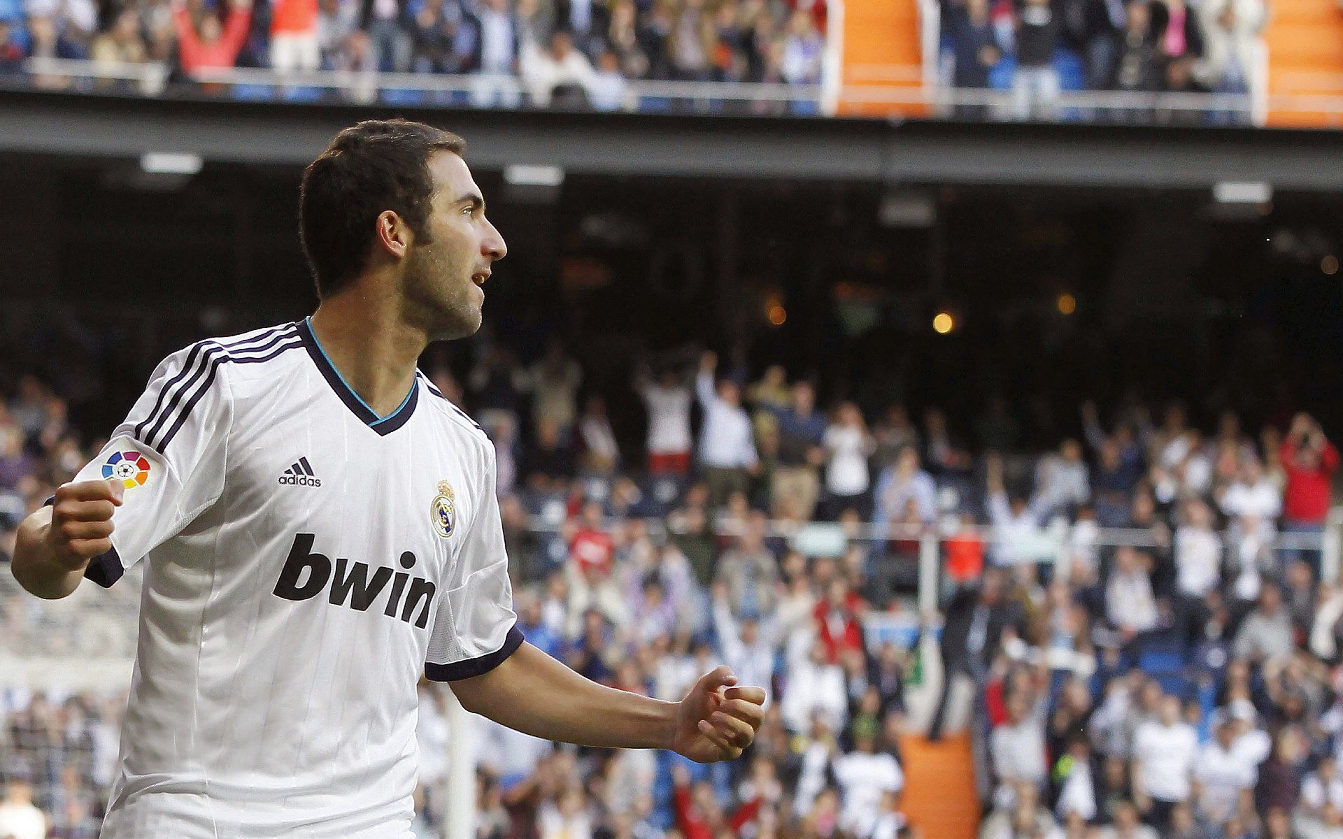 墨西哥守门员戴羽绒服扑点球，全场沸腾，墨西哥足球守门员