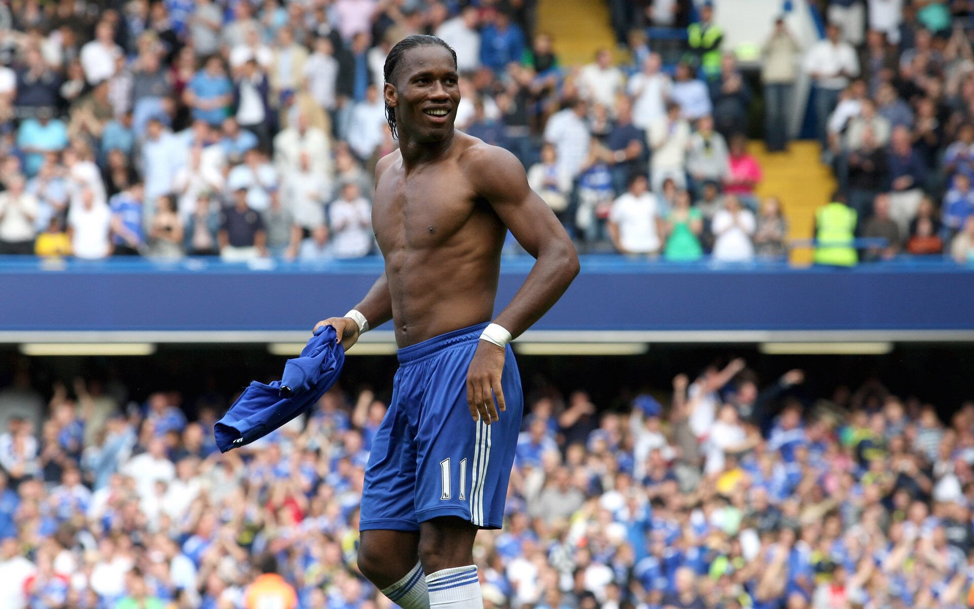 法甲：里尔1-0绝杀兰斯，队员们拼尽全力赢得胜利，里尔法甲第一