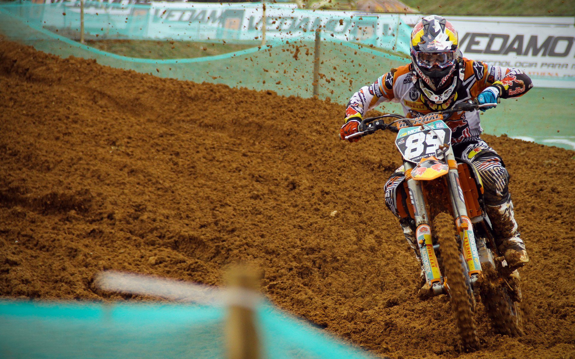 球迷自制“爆炸视频”：最燃最精彩的瞬间集锦引爆网络热度