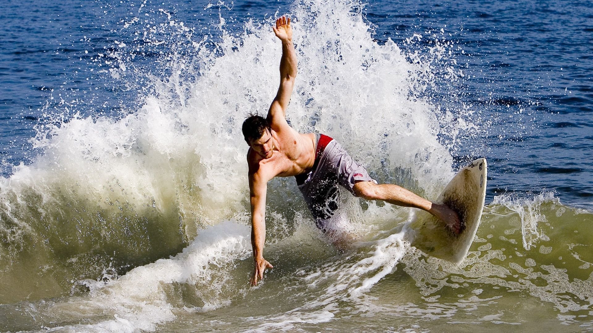 篮球运动装备品牌持续推出创新产品，篮球运动器材